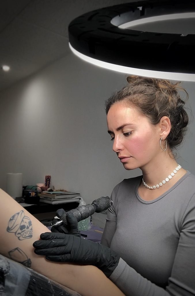 Alex Tattooing at 11 Dots Tattoo in Ericeira